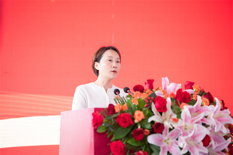 6 黄媛媛区长主持仪式.jpg 6 黄媛媛区长主持仪式.jpg