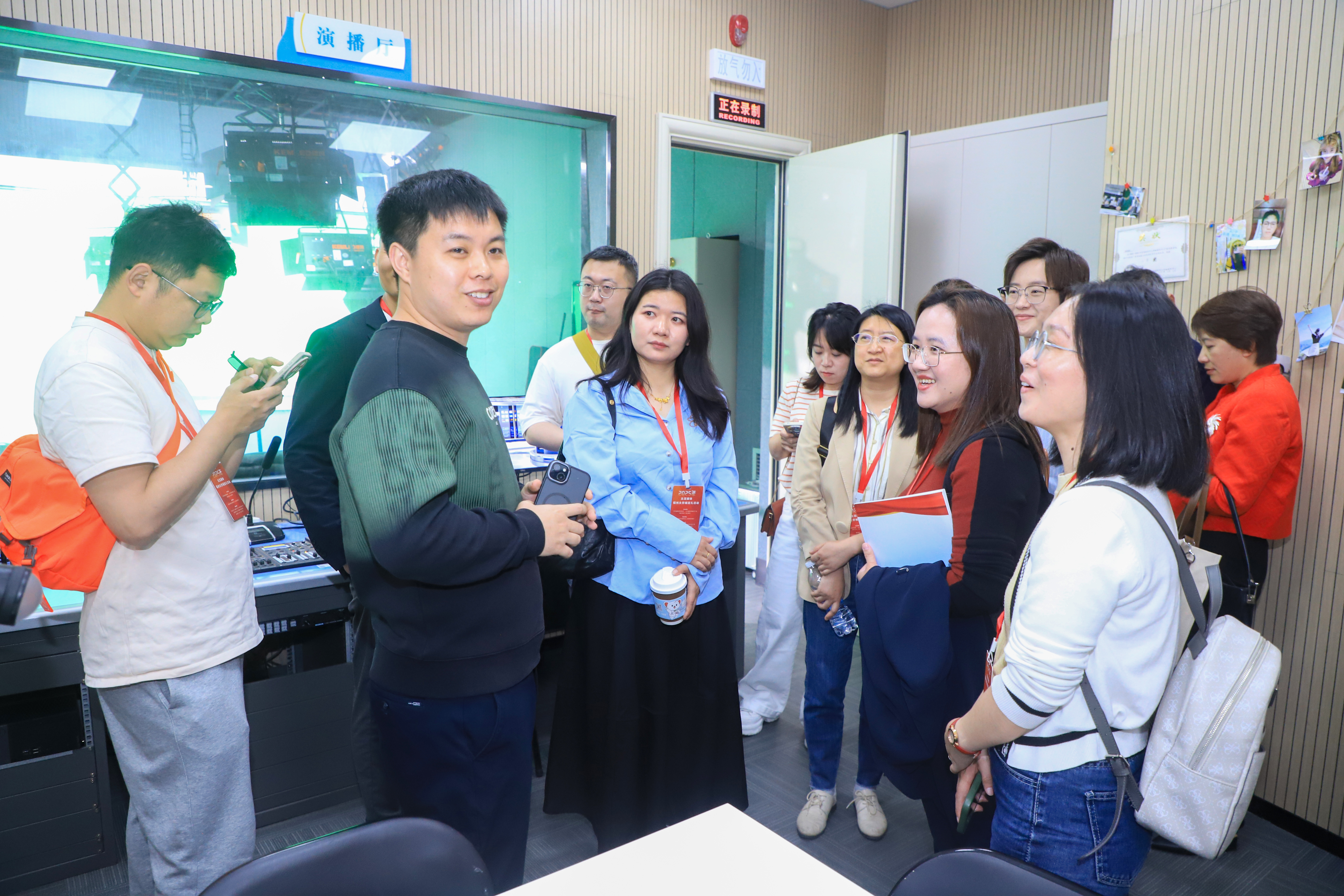 思月湾大学生创新创业和劳动实践平台 (1).jpg