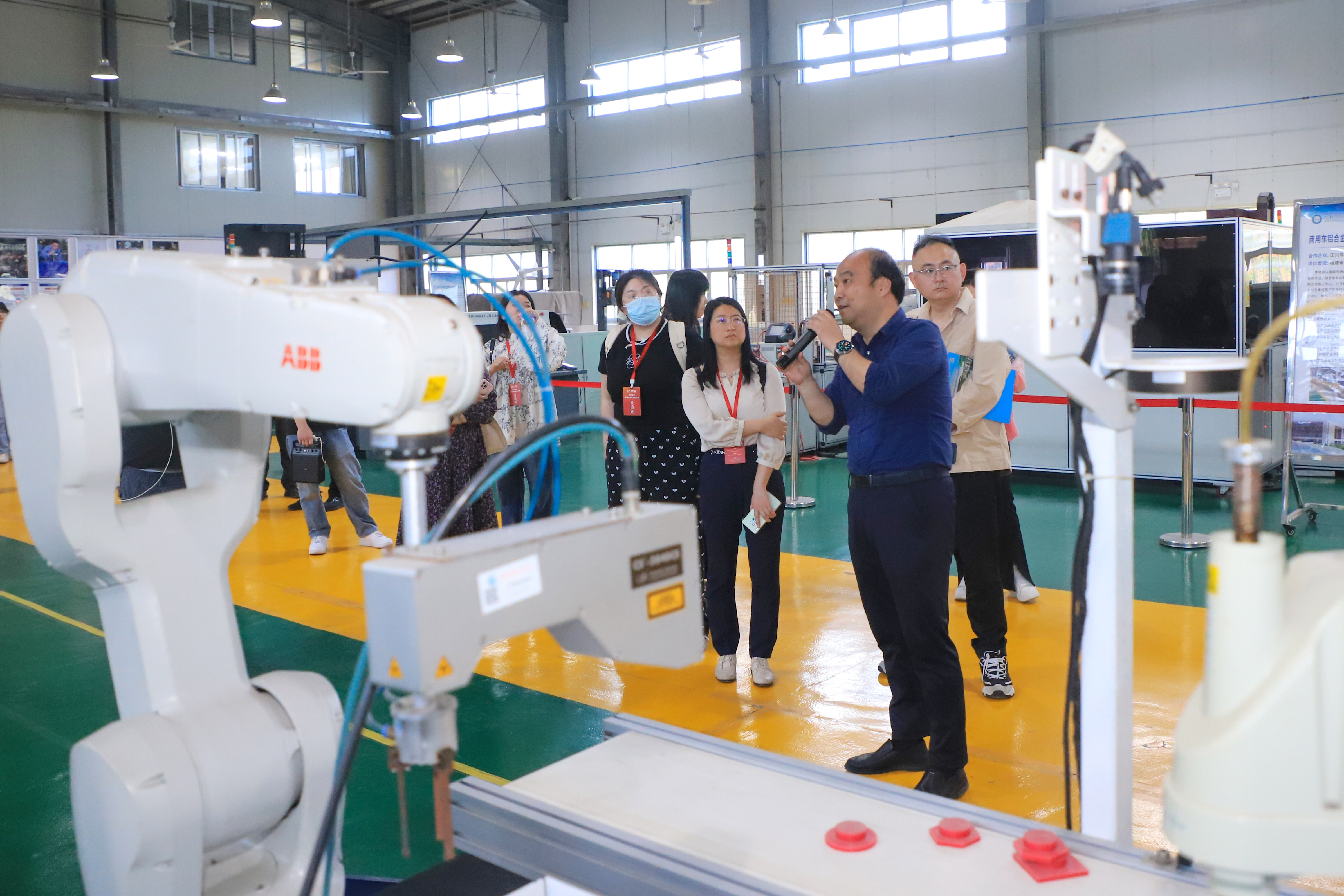 参观智能制造产业中心 (5).jpg