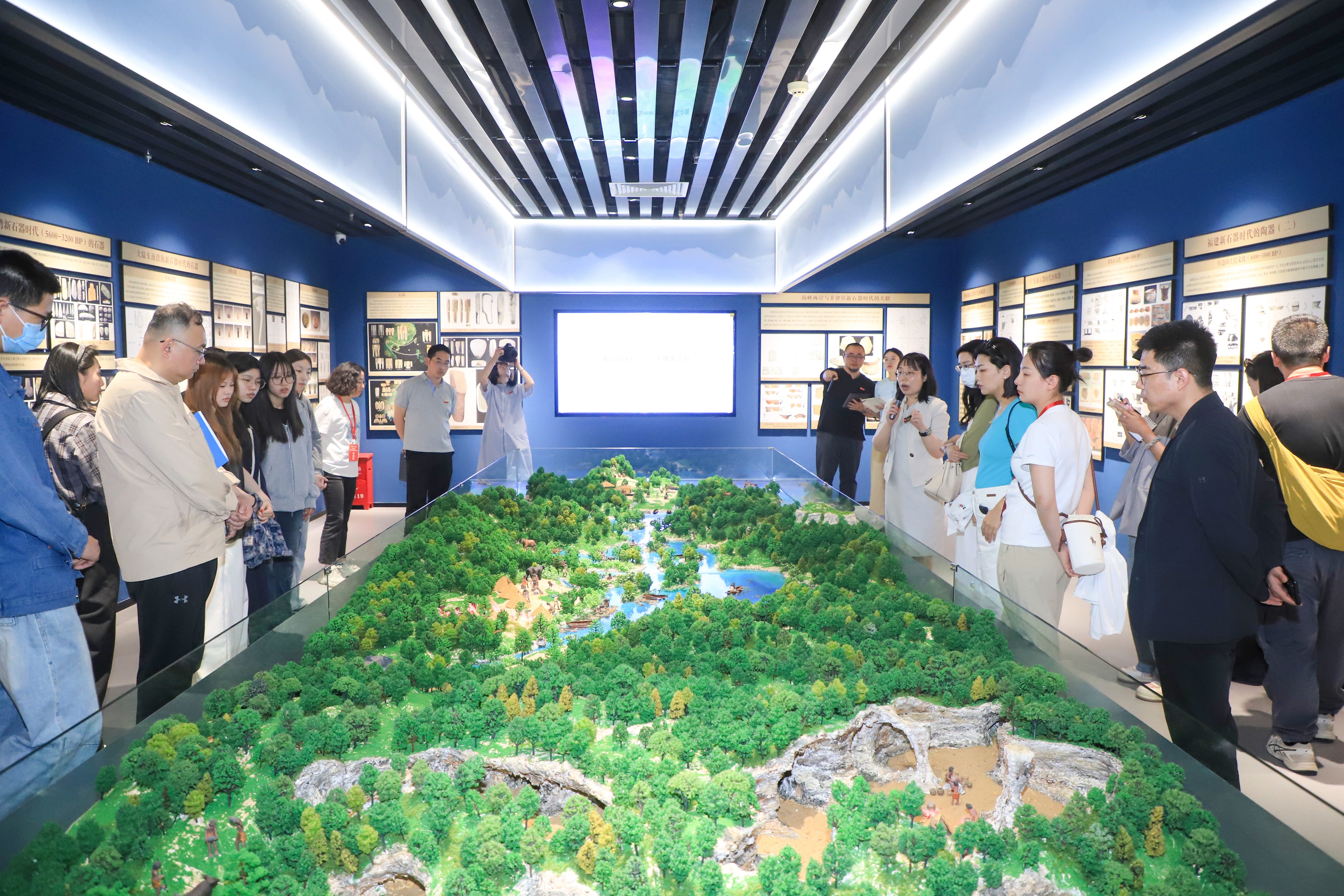 参观南岛语族馆 (2).jpg